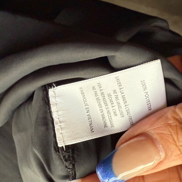 Lush Womens Black Long-Sleeve Silky Blouse With Pockets Button Cuffs & Collared - Picture 6 of 6